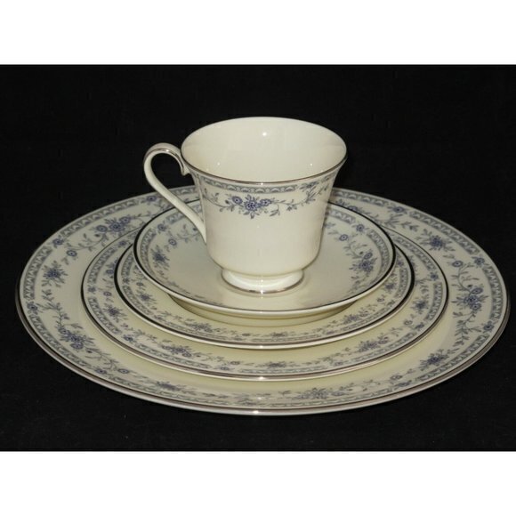 Minton Bellemeade 5 pps (s) Teacup Plates Blue Flowers‎ Bone China England - Picture 1 of 6